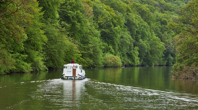 France - Bourgogne Franche Comté - Canal du Centre en bateau sans permis : Villages et vignobles bourguignons
